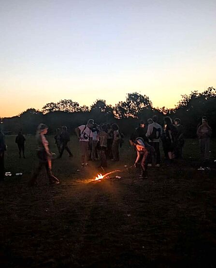Christmas campfire with friends 
