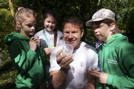 Steve Backshall with community group