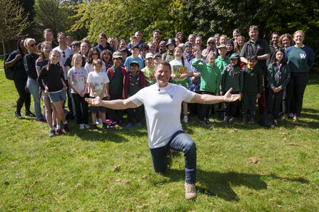 Steve Backshall with community group